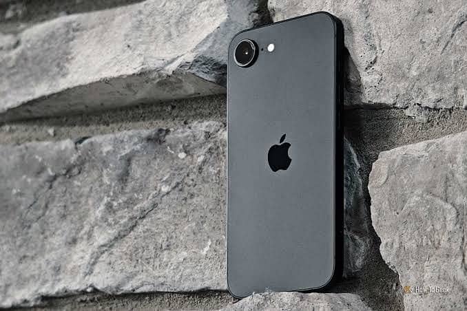 Apple iPhone 16 e with box 8