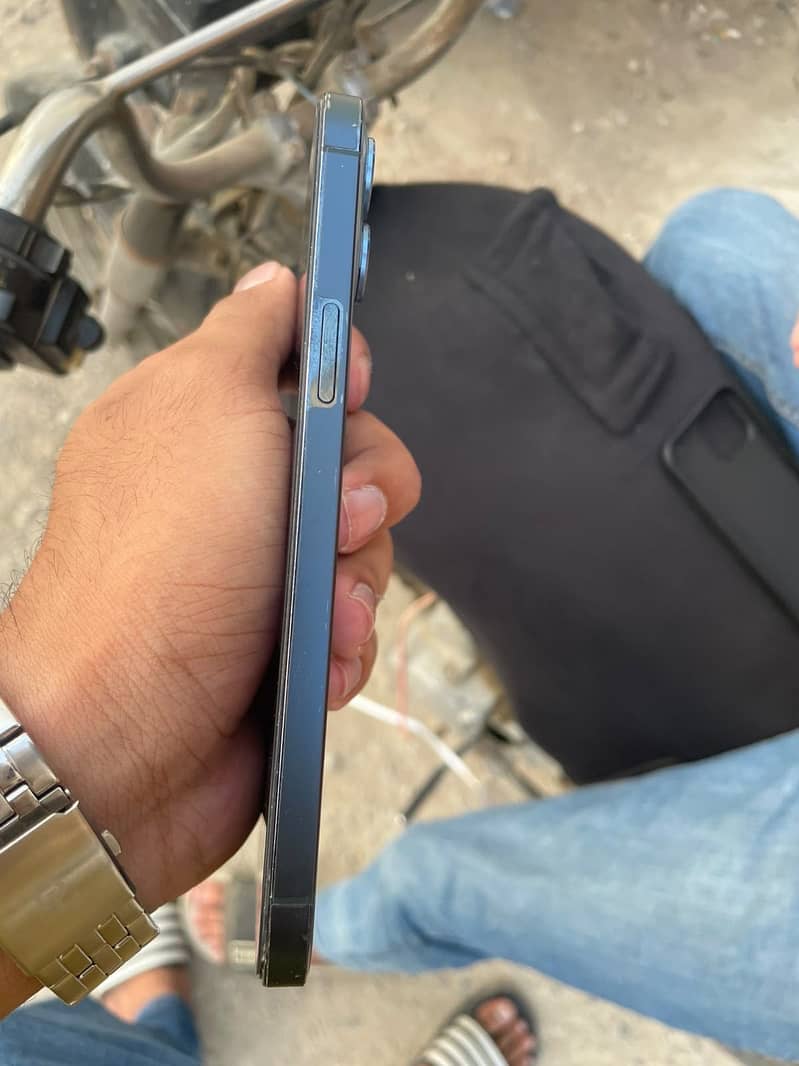 Apple iPhone 12 Pro Max 2