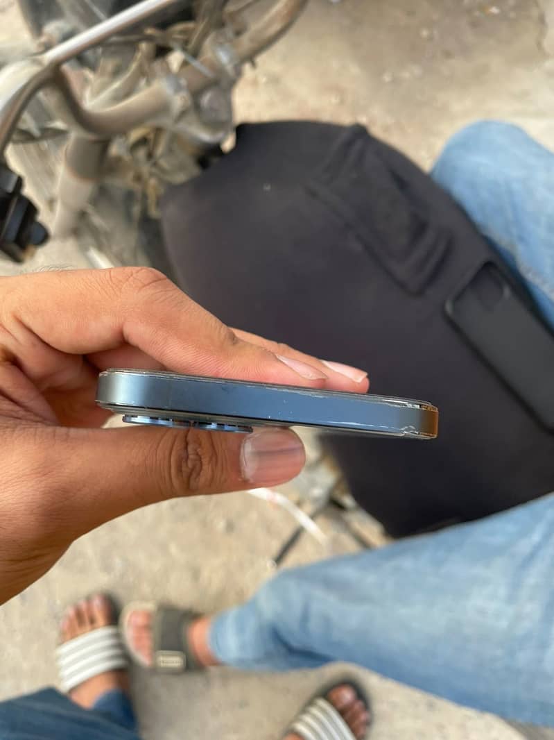 Apple iPhone 12 Pro Max 4