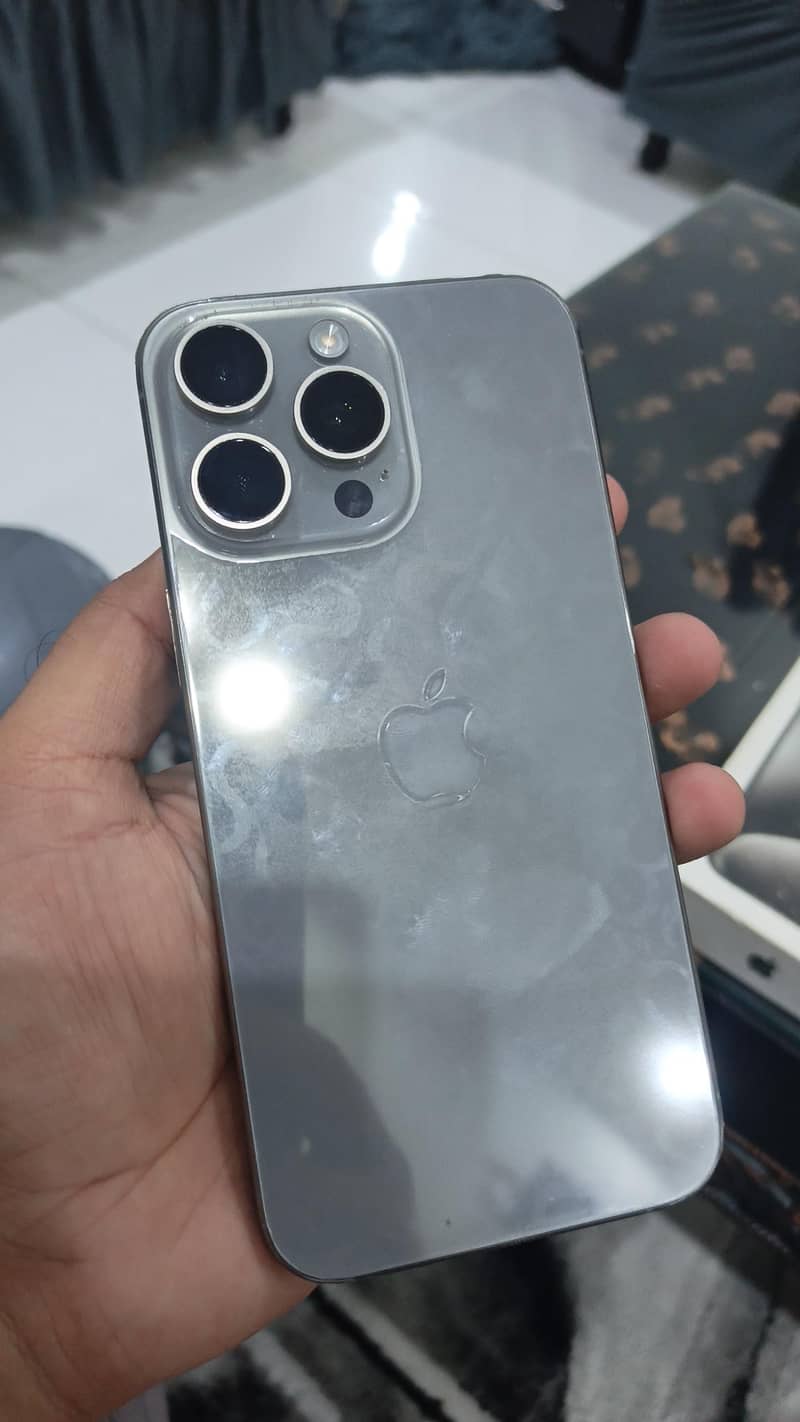 Apple iPhone 15 Pro Max 0