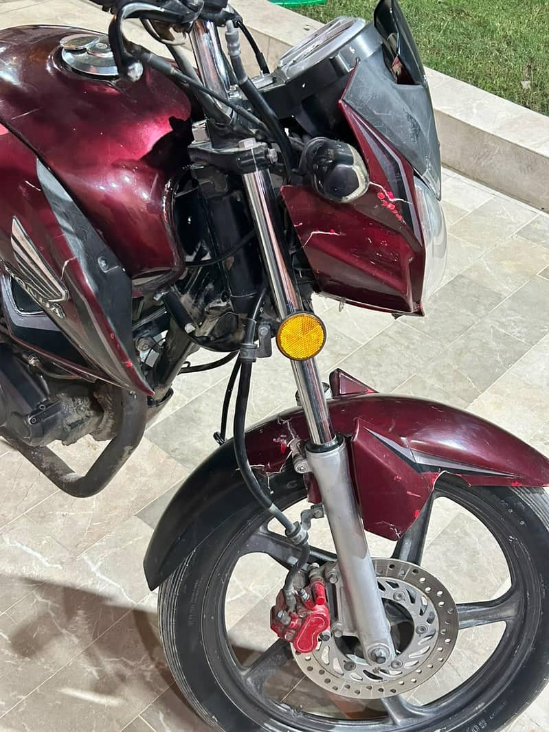 Honda cb150F 3