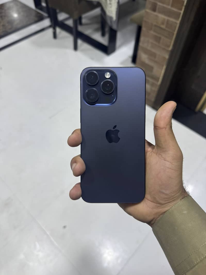 Apple iPhone 15 Pro Max 0