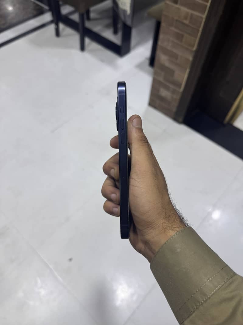 Apple iPhone 15 Pro Max 4