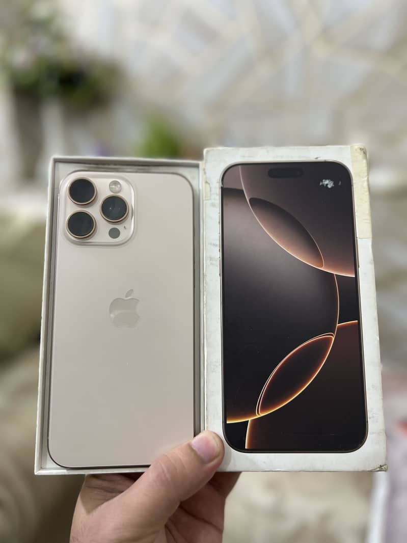 Apple iPhone 16 Pro Max 4
