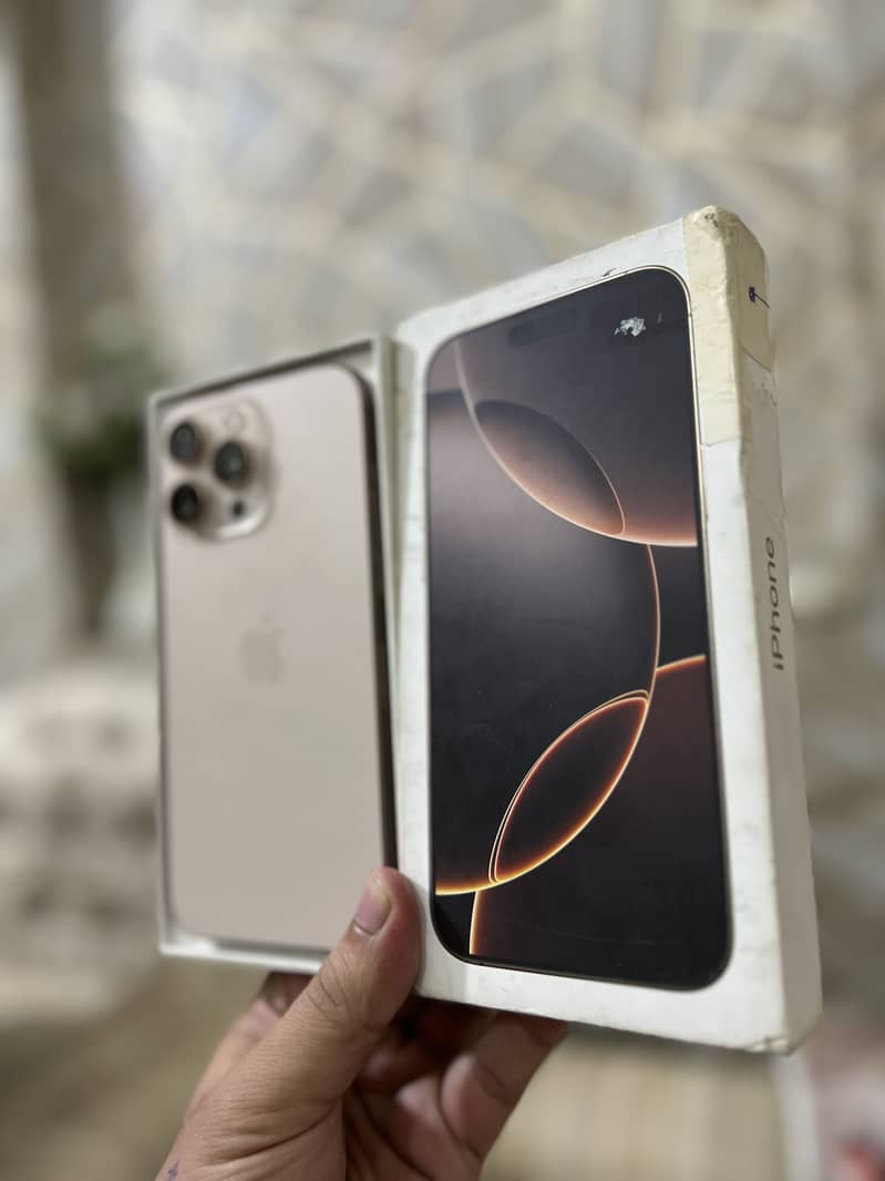 Apple iPhone 16 Pro Max 8