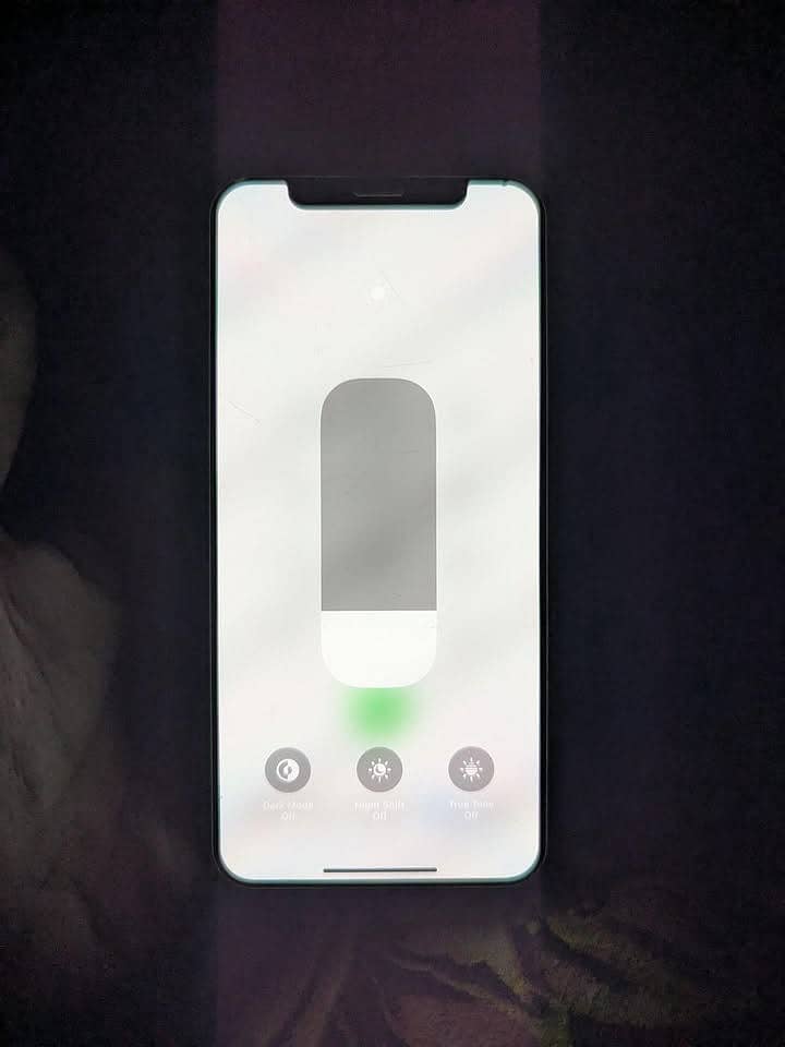 Apple iPhone XS 4