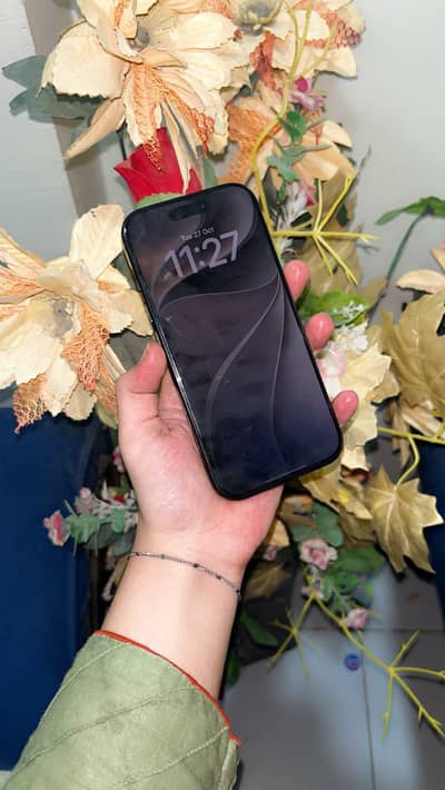apple I phone 16 pro factory unlocked