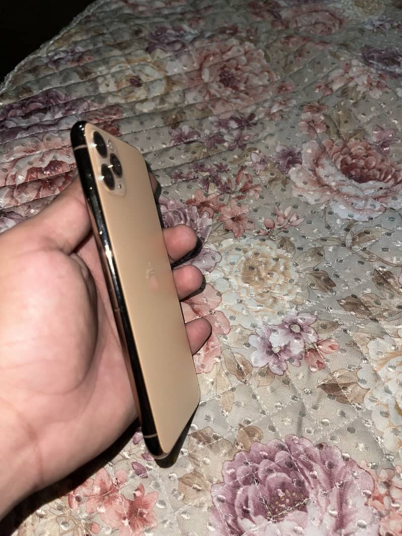 Apple iPhone 11 Pro Max 3
