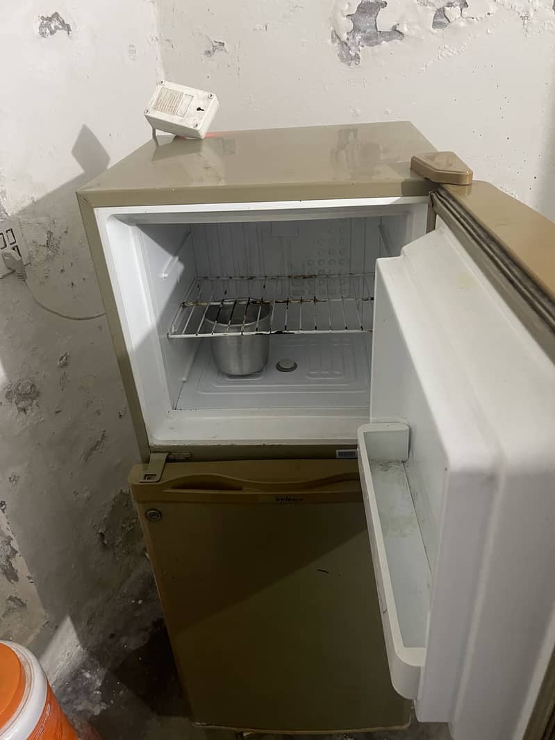 Dawlance Refrigerator(Good Condition) 1