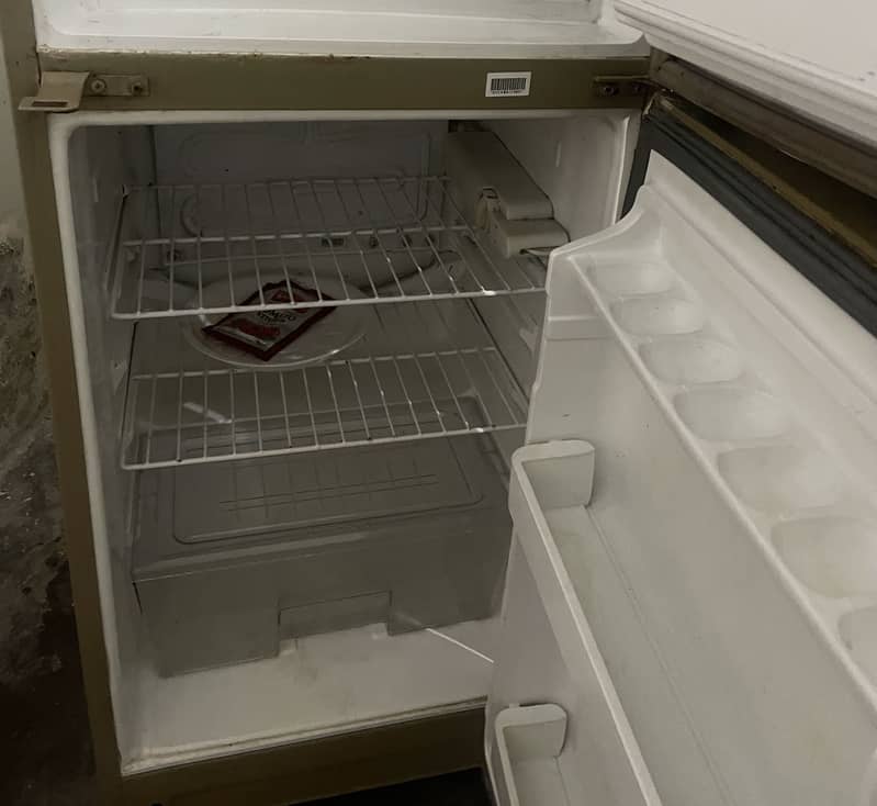 Dawlance Refrigerator(Good Condition) 3