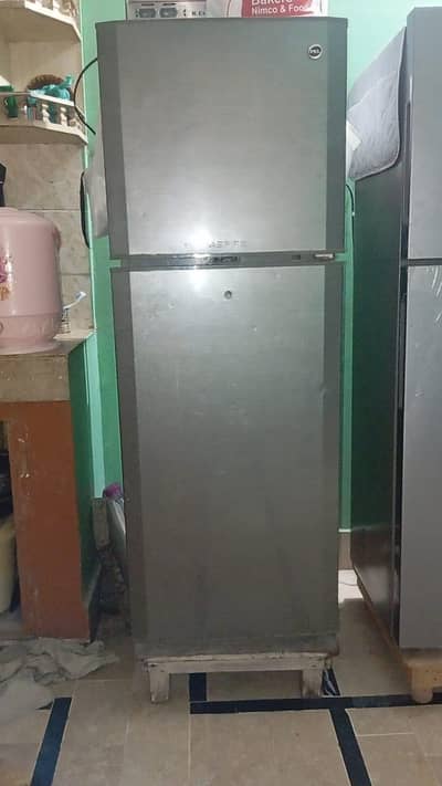 refrigerator /fridge medium size