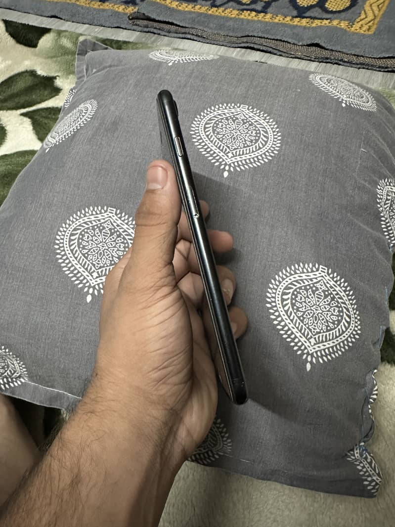 Apple iPhone 7 Plus 2