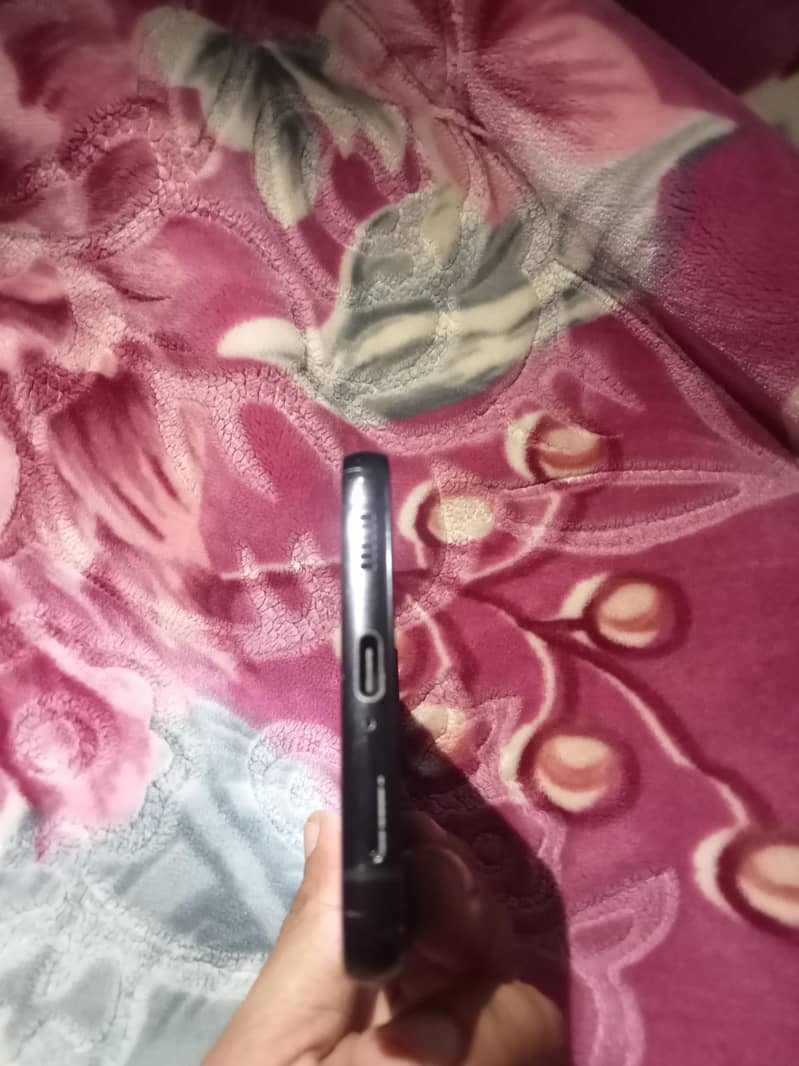 Samsung Mobile S22 Plus 3