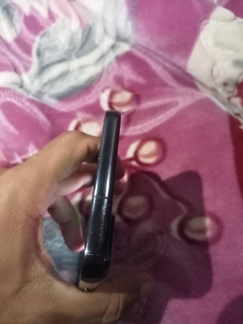 Samsung Mobile S22 Plus 4