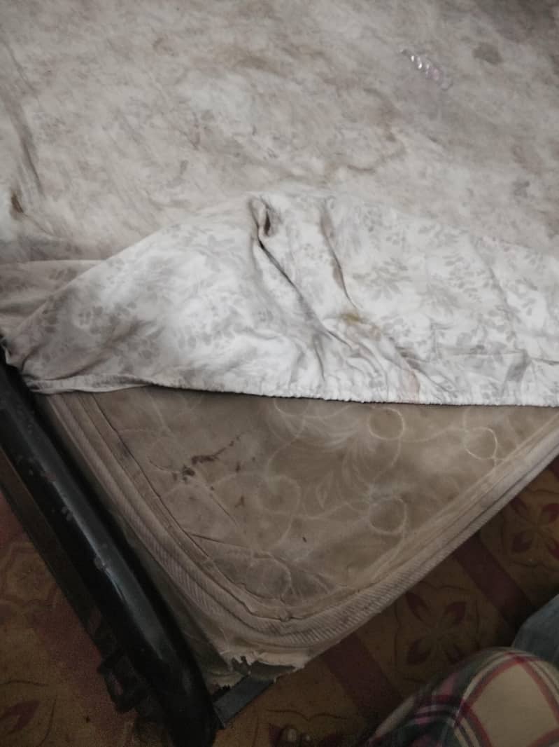 iron bed 0