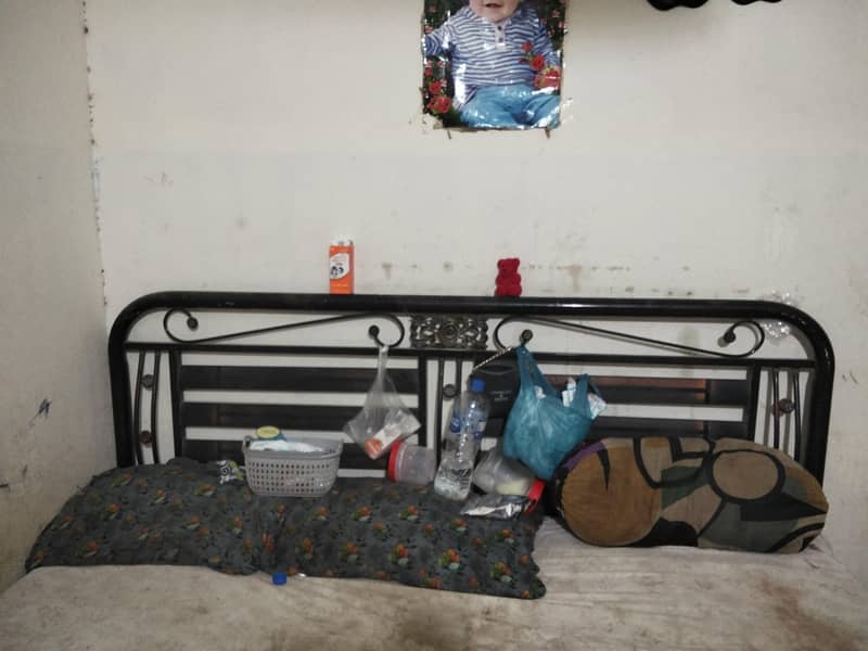 iron bed 1