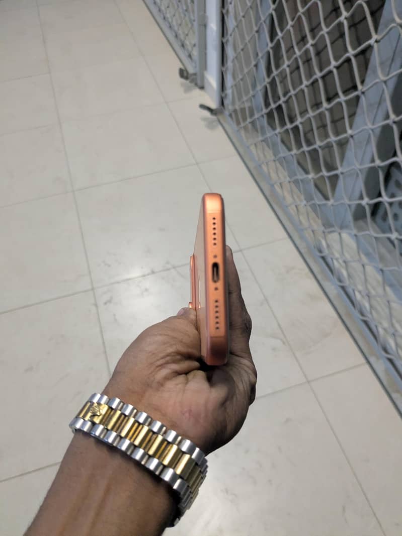 Apple iPhone 17 Pro Max 4
