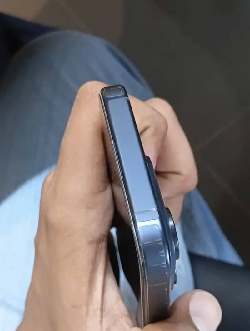 iPhone 15 Pro 4