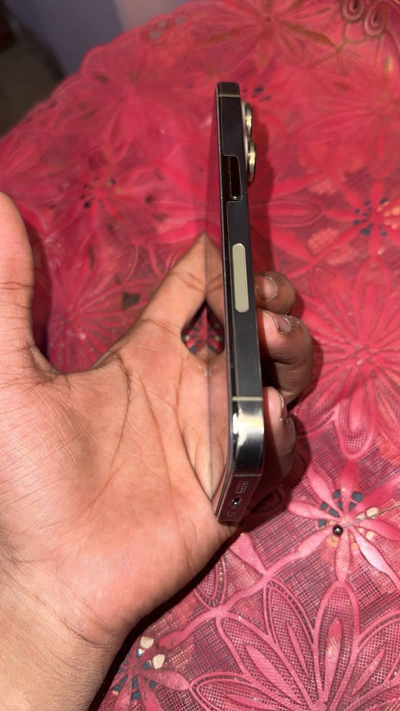iPhone 14 Pro 4