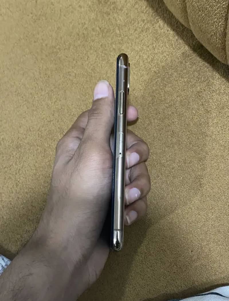 Apple iPhone XS 1