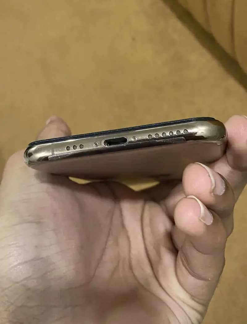 Apple iPhone XS 3