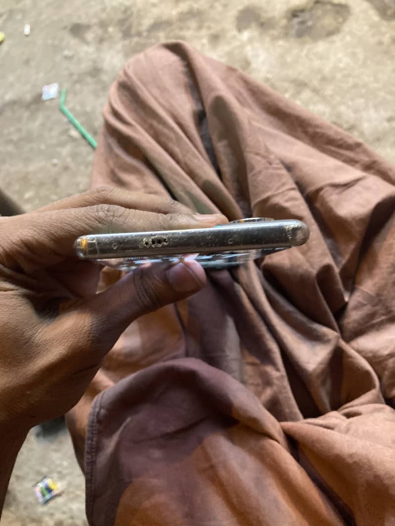 Tecno camon 40 pro 4