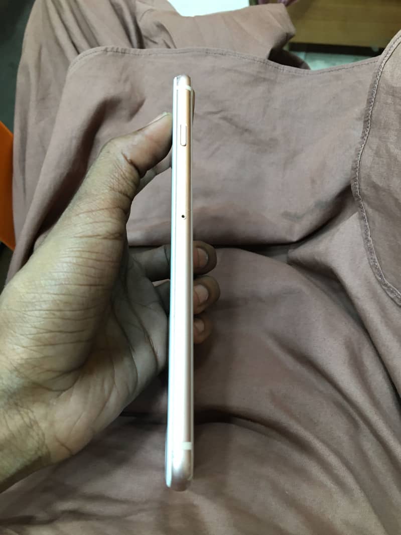 Apple iPhone 8 Plus 4