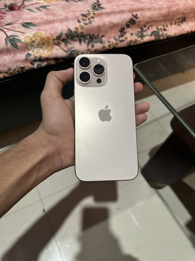 Apple iPhone 16 Pro Max 1