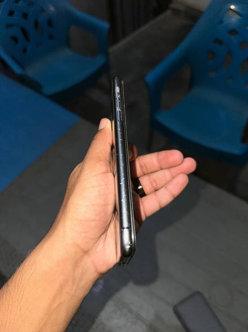 Apple iPhone 11 3