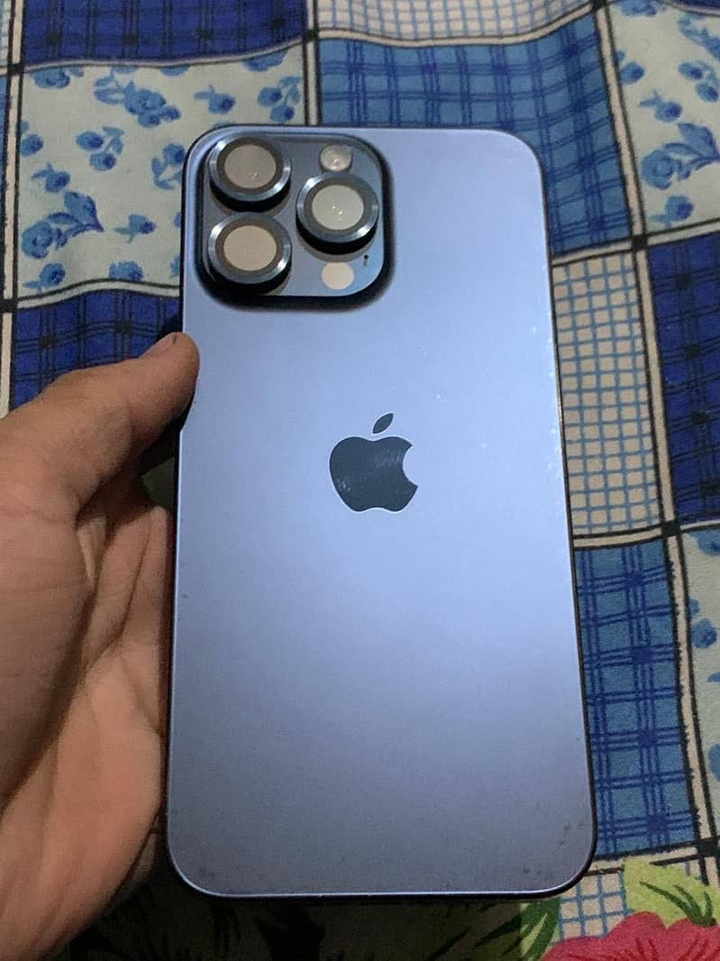 Apple iPhone 15 Pro Max 4