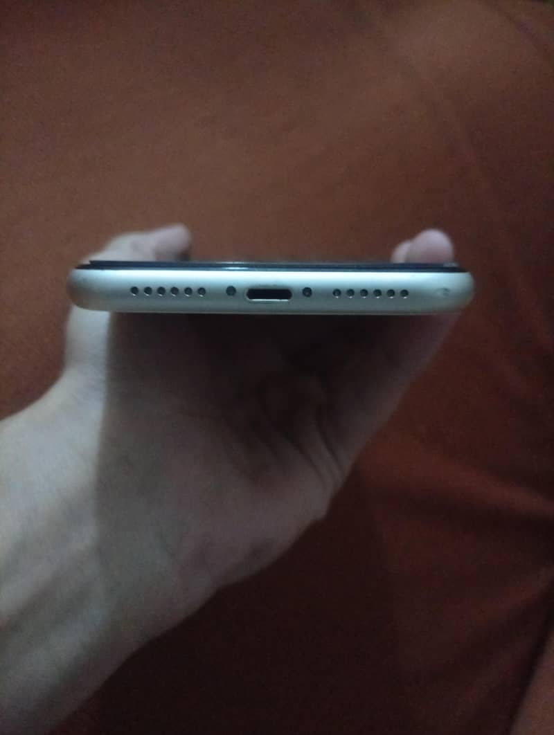 Apple iPhone 11 3