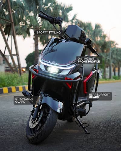 CMC RACER 1200 WATT MODERN SCOOTY