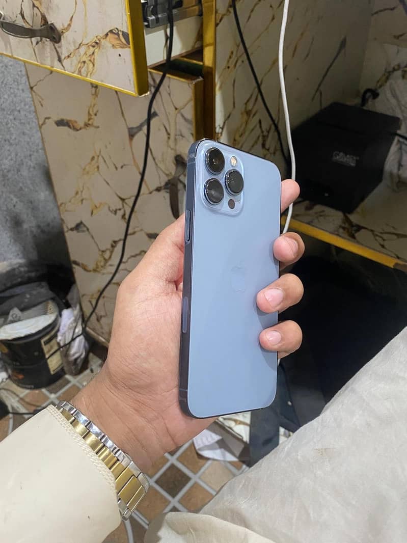 Apple iPhone 13 Pro Max 1