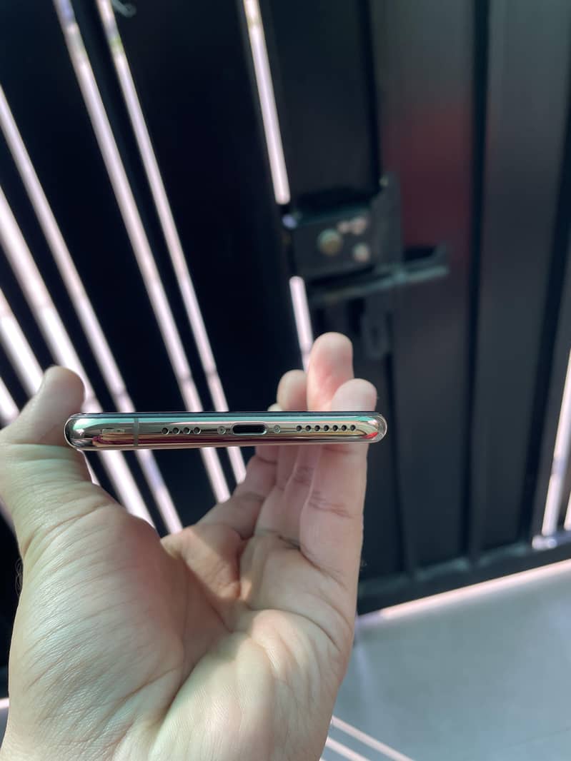 Apple iPhone XS Max 1