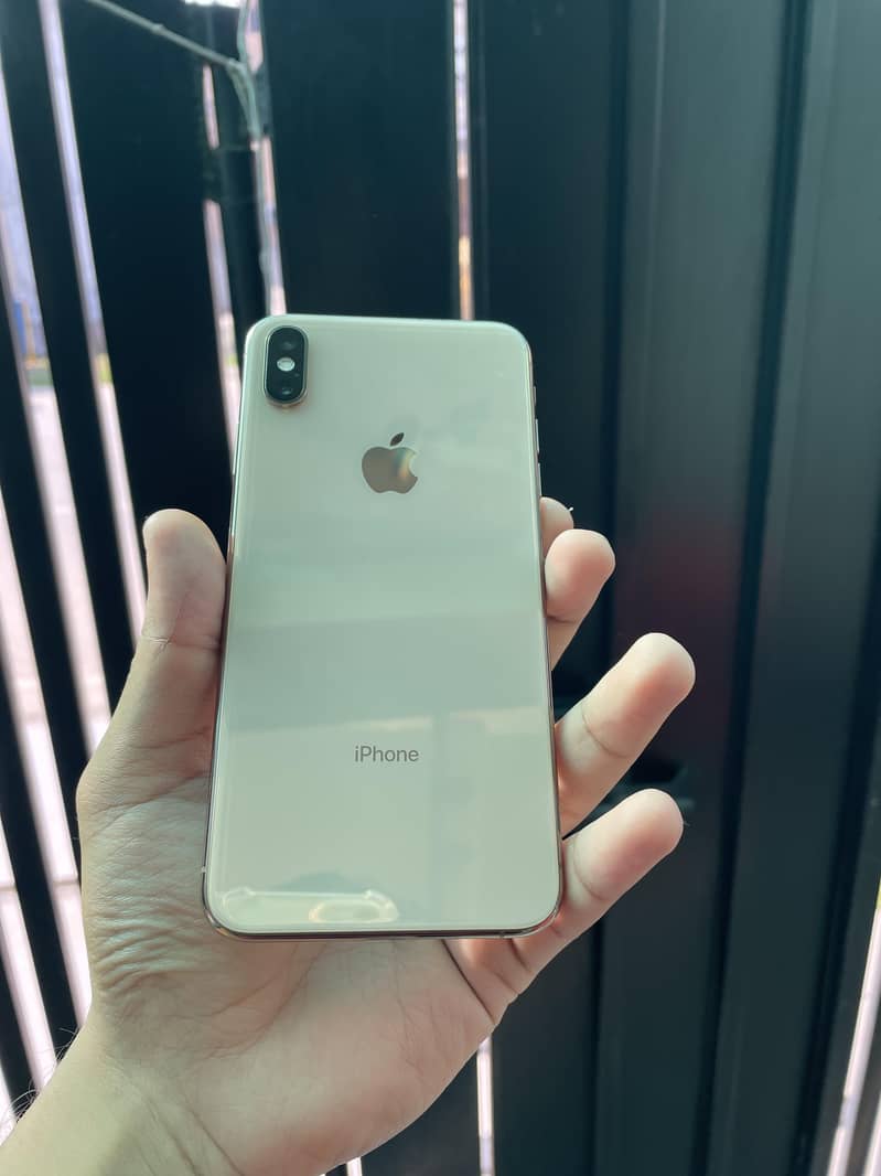 Apple iPhone XS Max 7