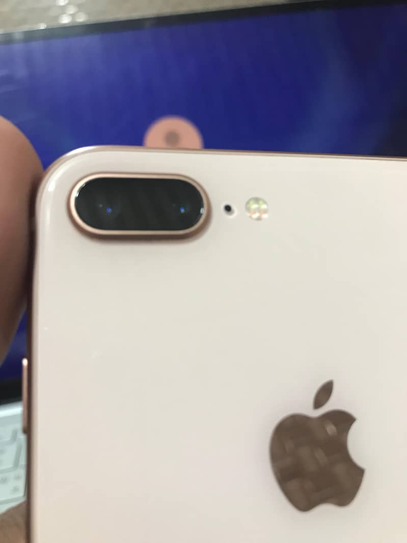 Apple iPhone 8 Plus 1