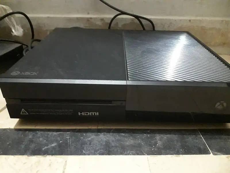 xbox 1 with box without controller 0