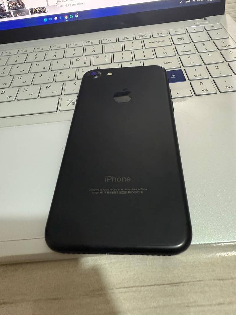 Apple iPhone 7 2