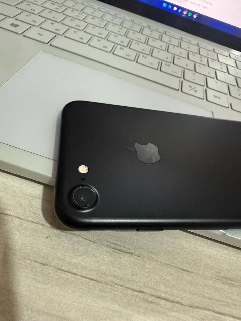 Apple iPhone 7 3