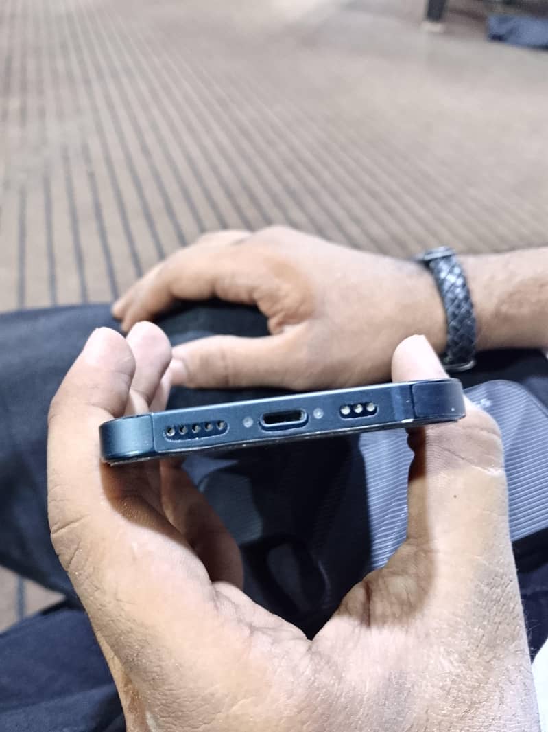 Apple iPhone 13 3