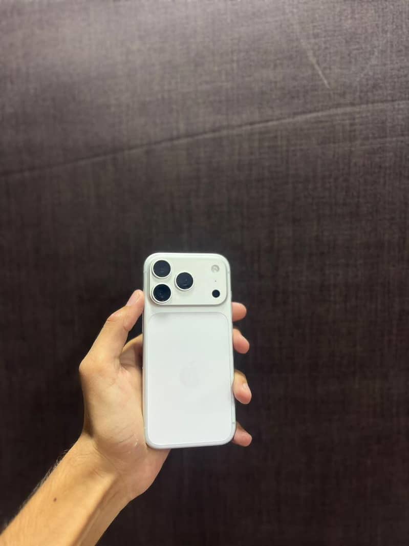 Apple iPhone 17 Pro 0