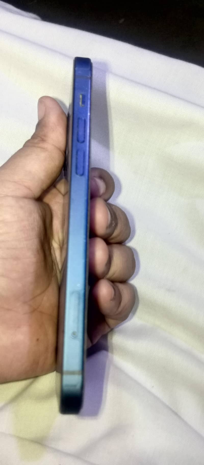 Apple iPhone 12 4