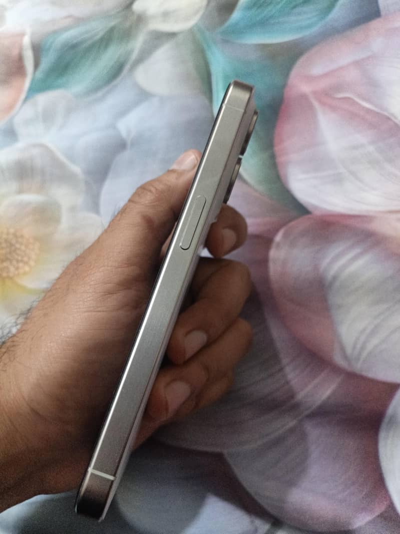 Apple iPhone 15 Pro 2