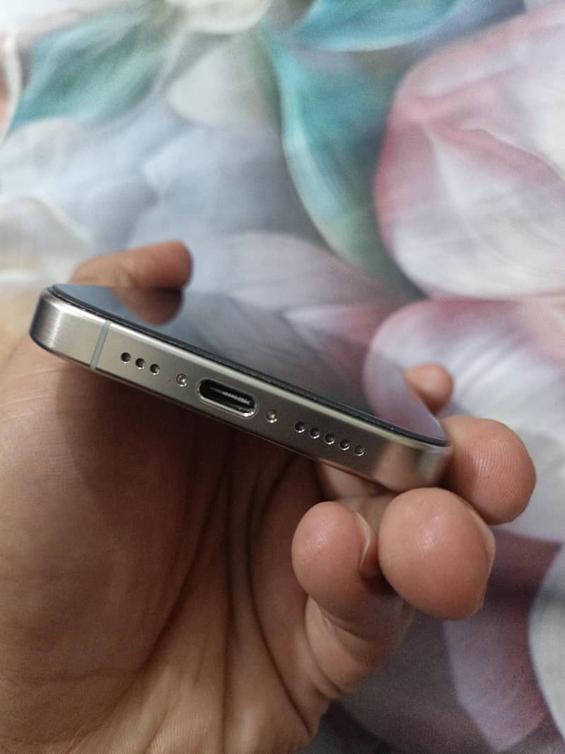 Apple iPhone 15 Pro 4
