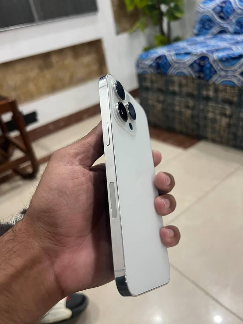 Apple iPhone 14 Pro Max 2
