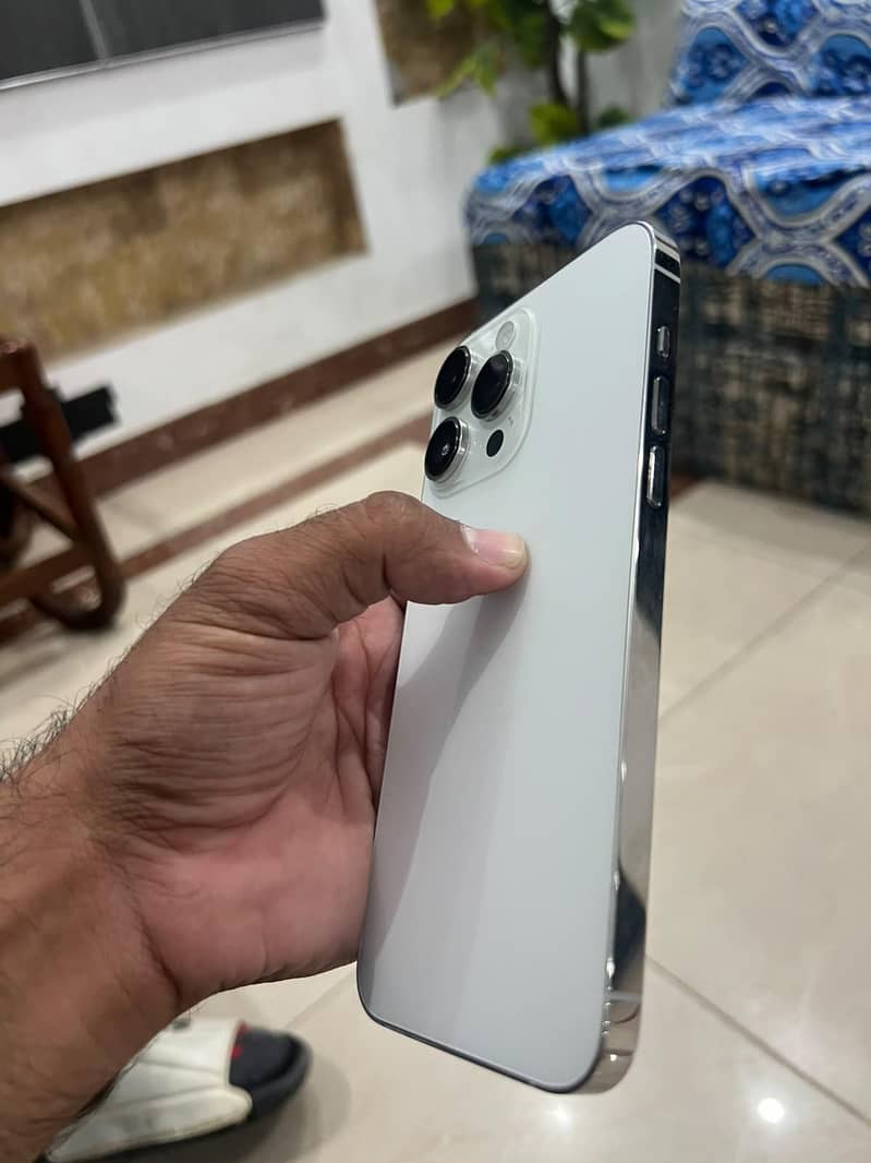 Apple iPhone 14 Pro Max 3