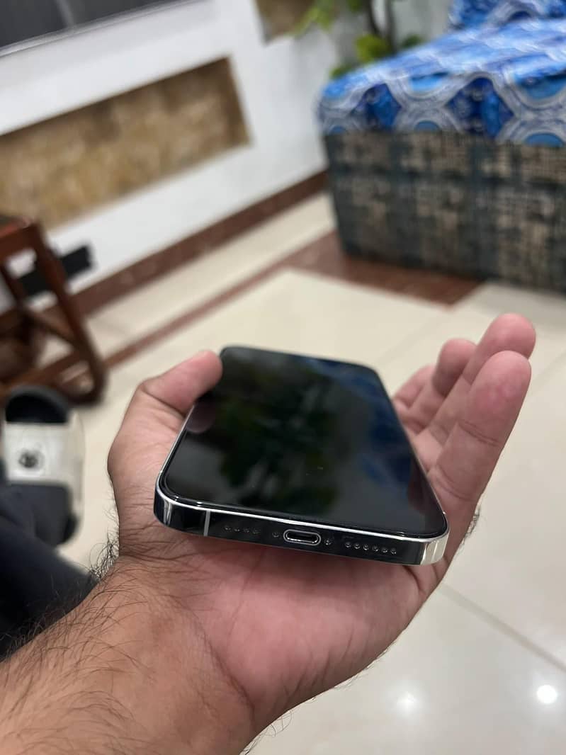 Apple iPhone 14 Pro Max 4
