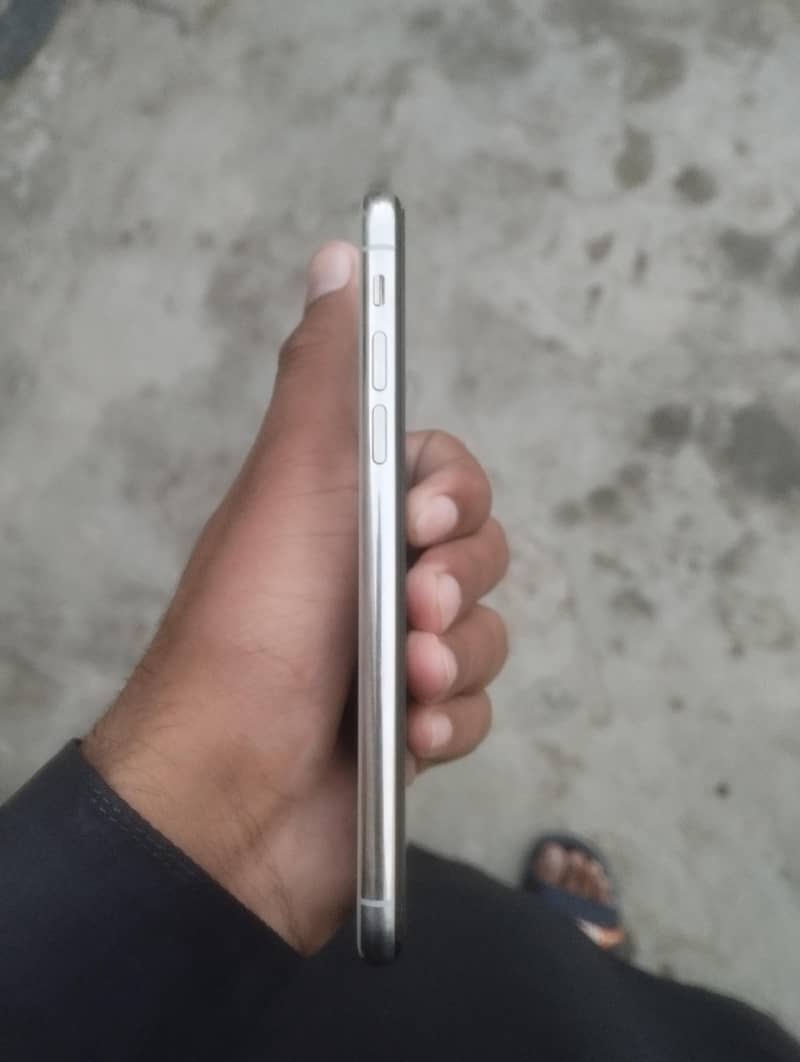 Apple iPhone XS 4