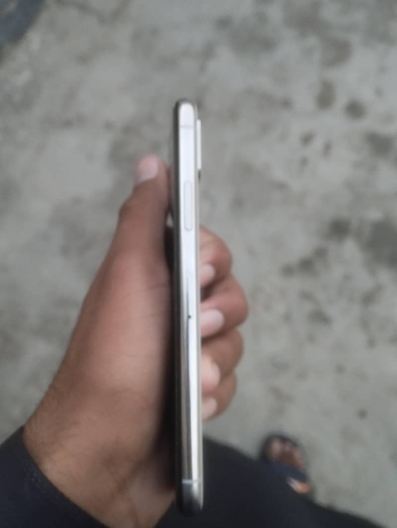 Apple iPhone XS 5