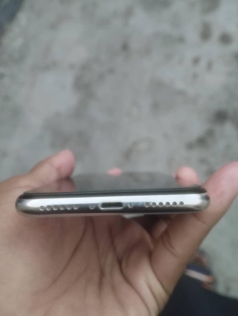 Apple iPhone XS 6